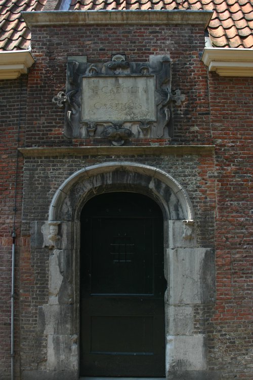 Poortje van voormalig Caeceliagasthuis